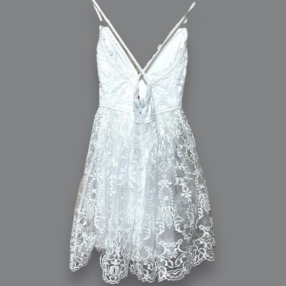 Maniju Romantic Interlude Embroidered Lace Dress White Small - Picture 8 of 11